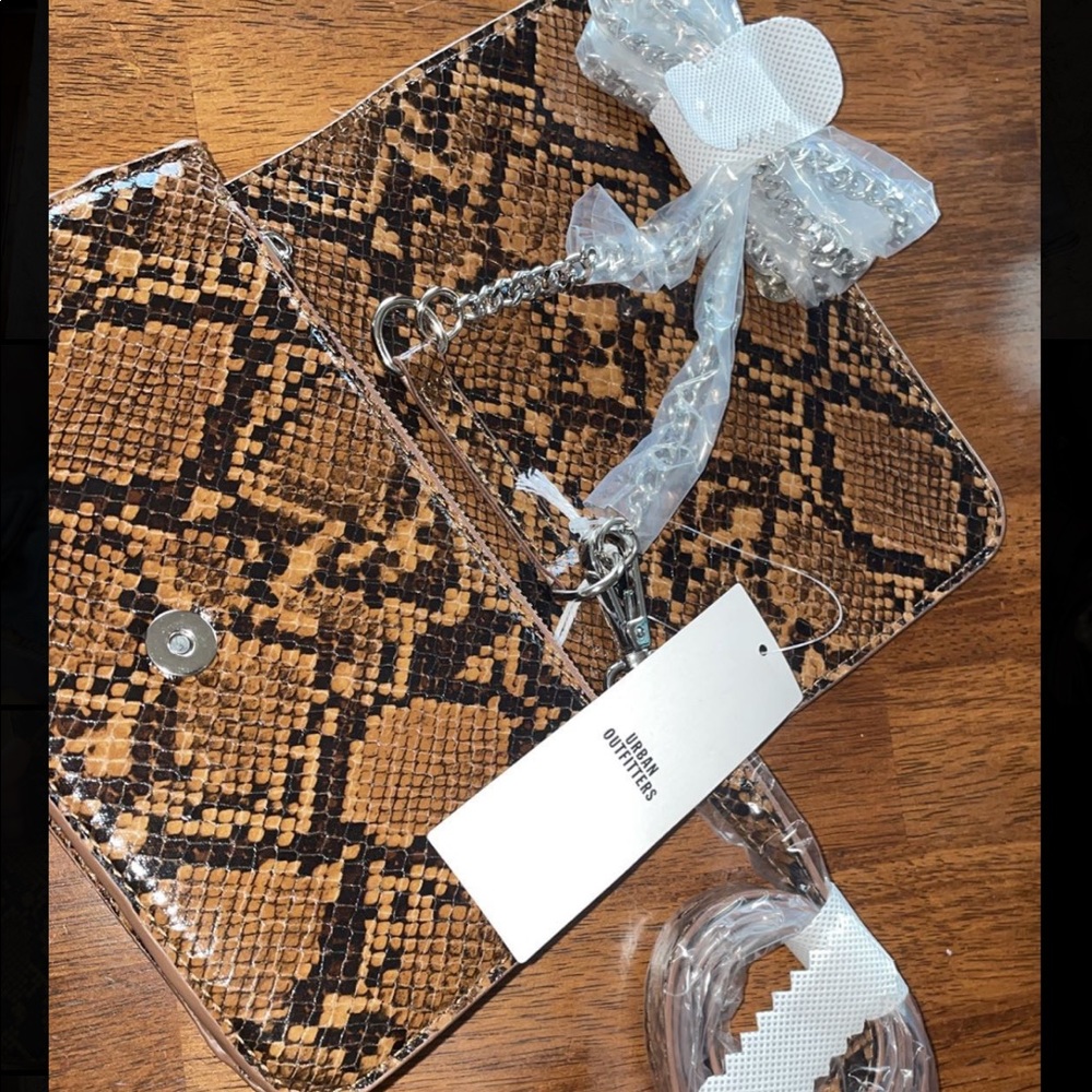 urban outfitters purse